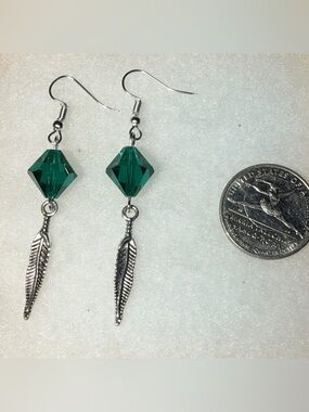 ✨Handmade✨ Green Crystal Feather Earrings - Hypoallergenic